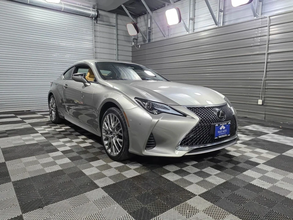 2019 Lexus RC - Image 4 of 12