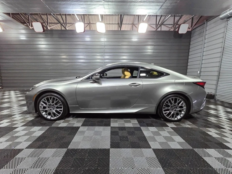 2019 Lexus RC - Image 8 of 12