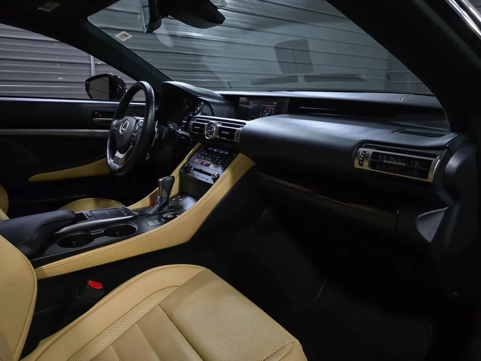 2019 Lexus RC - Image 11 of 12