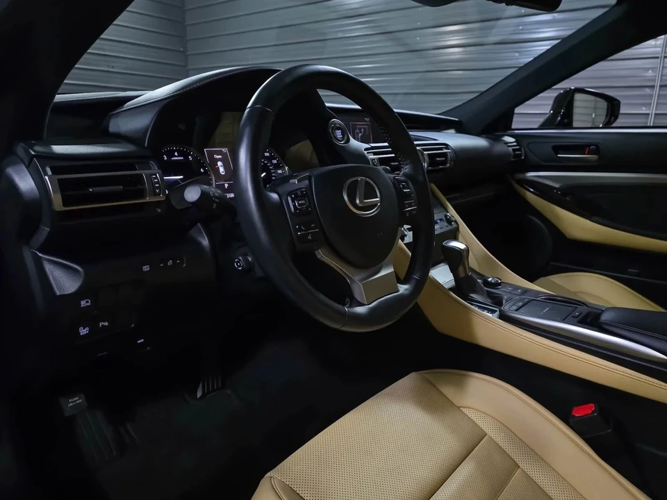 2019 Lexus RC - Image 10 of 12