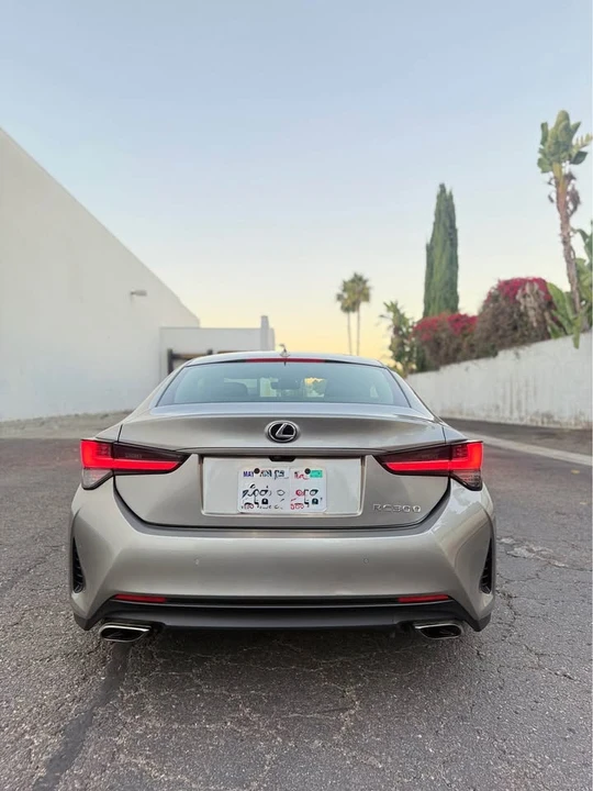 2019 Lexus RC - Image 5 of 12