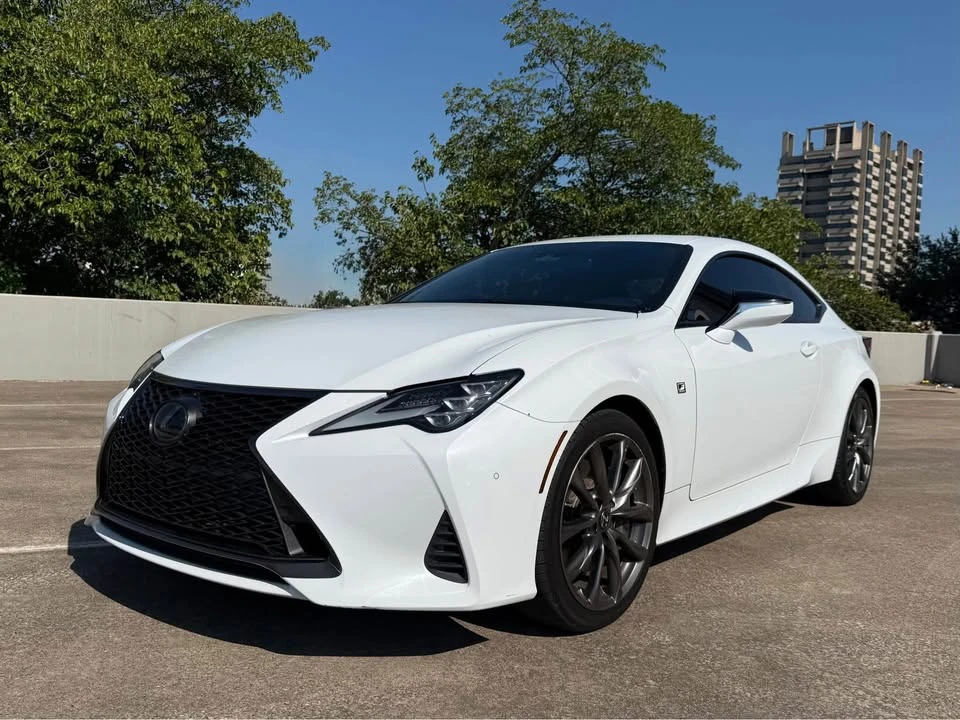2019 Lexus RC - Image 2 of 8