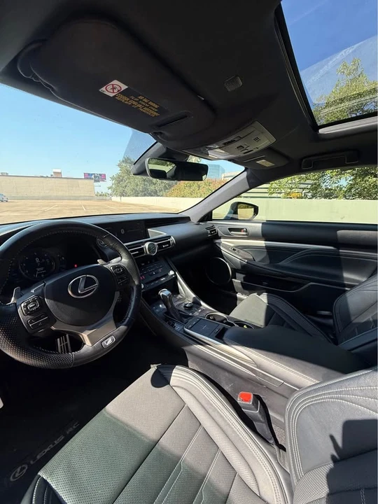 2019 Lexus RC - Image 5 of 8