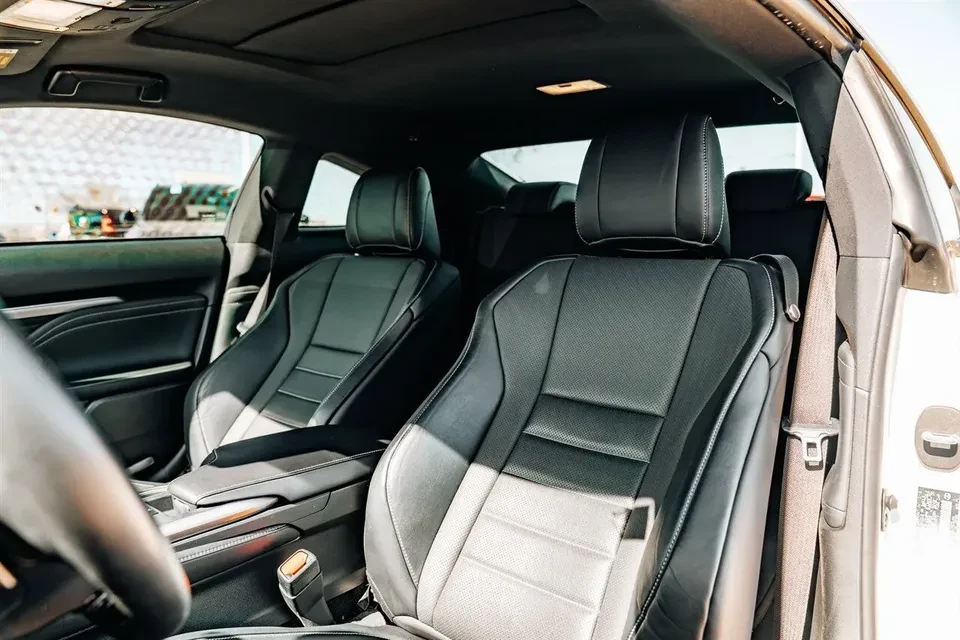 2019 Lexus RC - Image 9 of 12