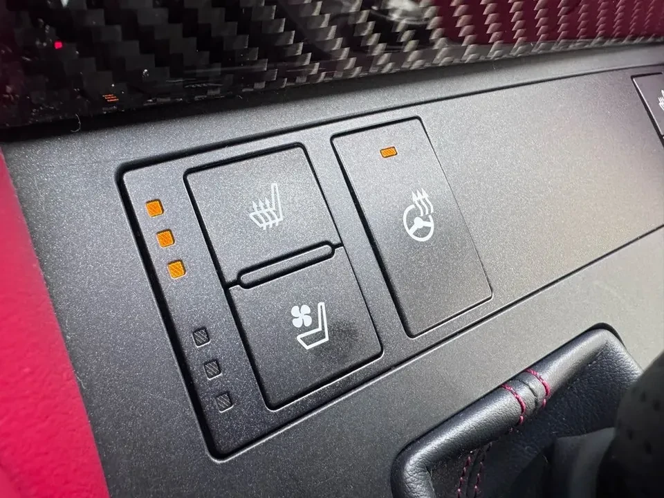 2019 Lexus RC - Image 9 of 20