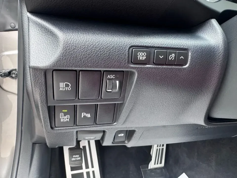 2019 Lexus RC - Image 15 of 20