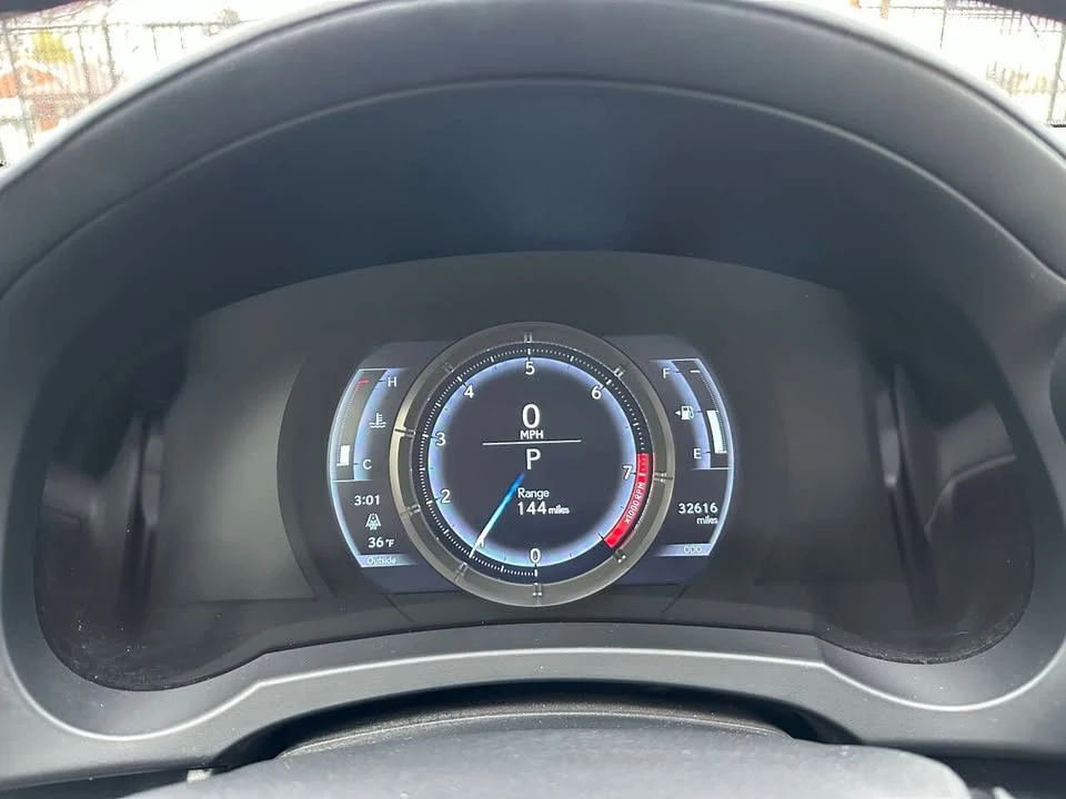 2019 Lexus RC - Image 17 of 19