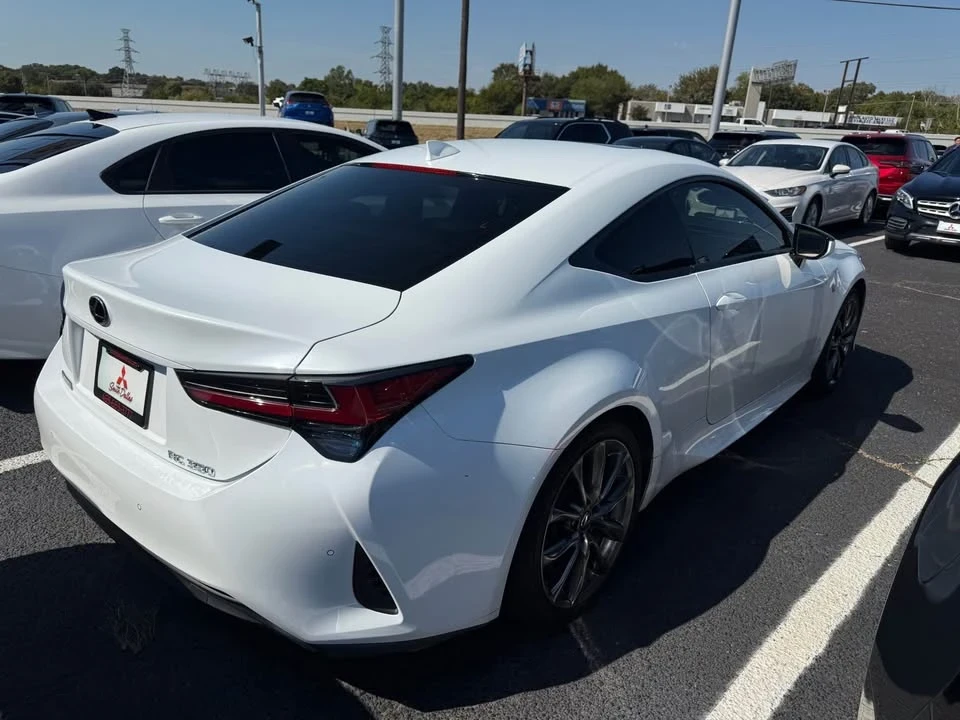 2019 Lexus RC - Image 5 of 10