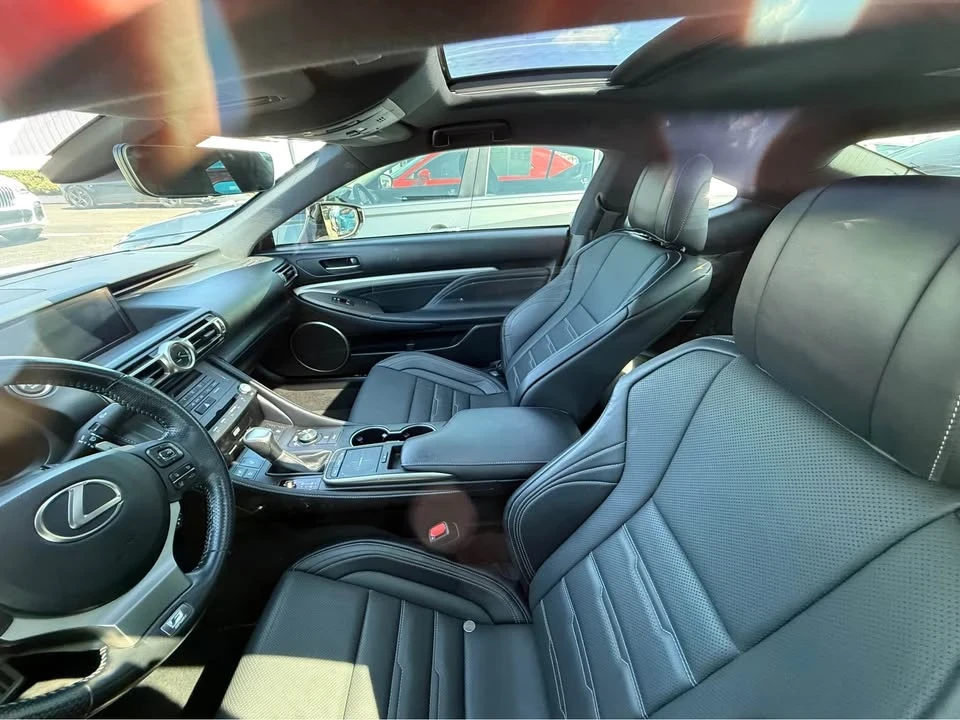 2019 Lexus RC - Image 8 of 10