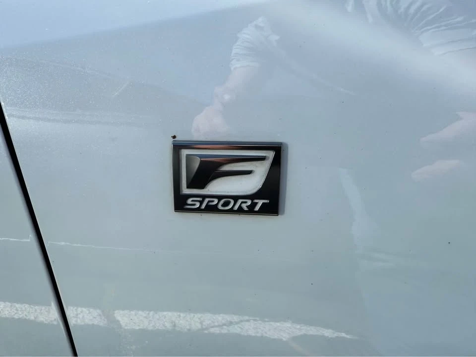 2019 Lexus RC - Image 4 of 10