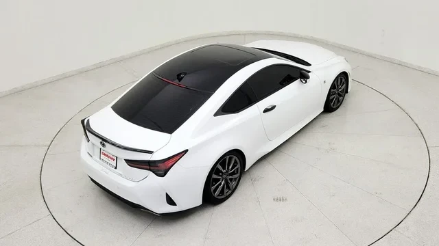 2019 Lexus RC - Image 17 of 18