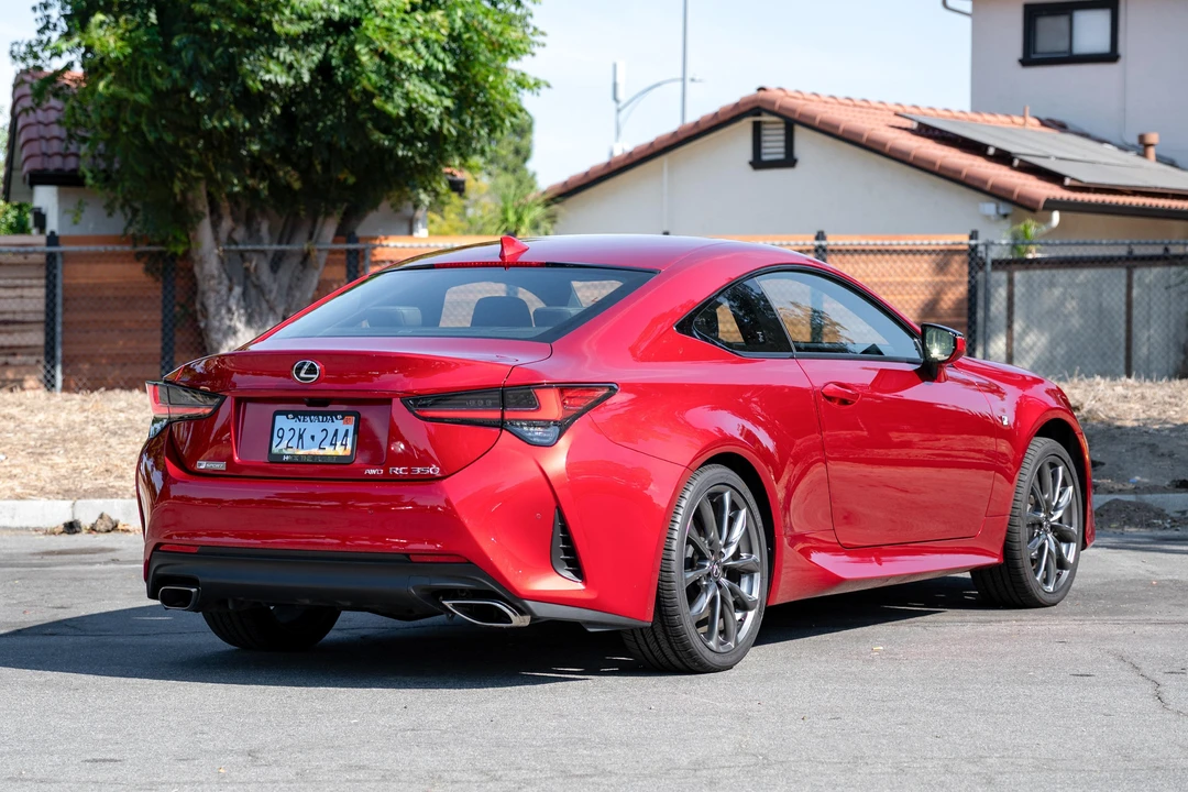 2019 Lexus RC F - Image 7 of 31