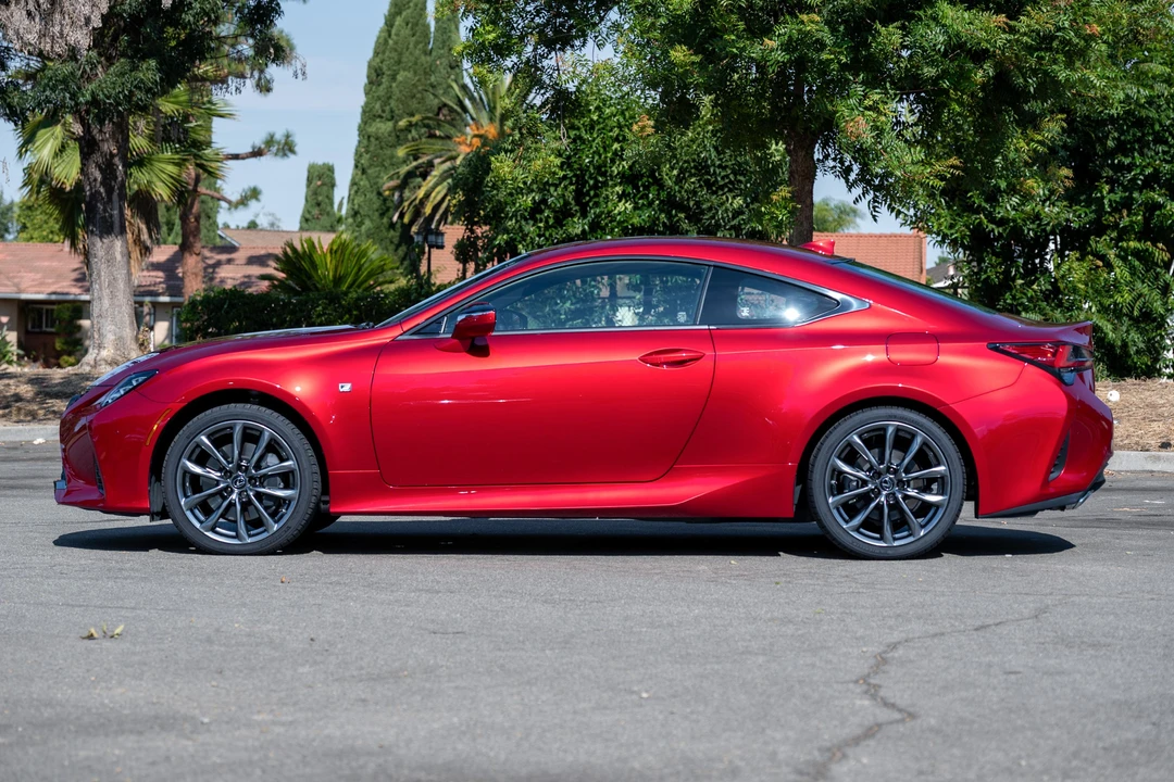 2019 Lexus RC F - Image 6 of 31