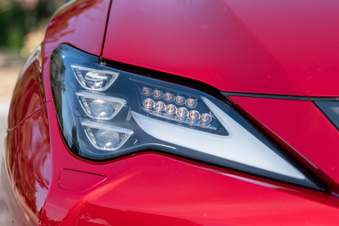 2019 Lexus RC F - Image 9 of 31
