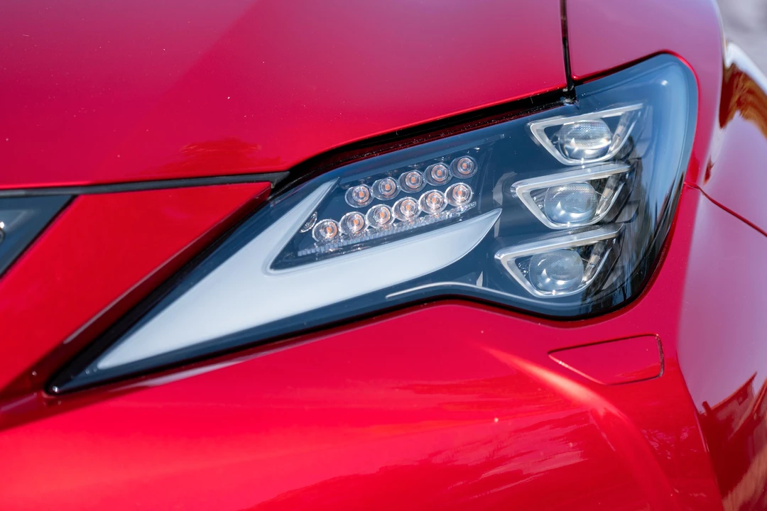 2019 Lexus RC F - Image 10 of 31