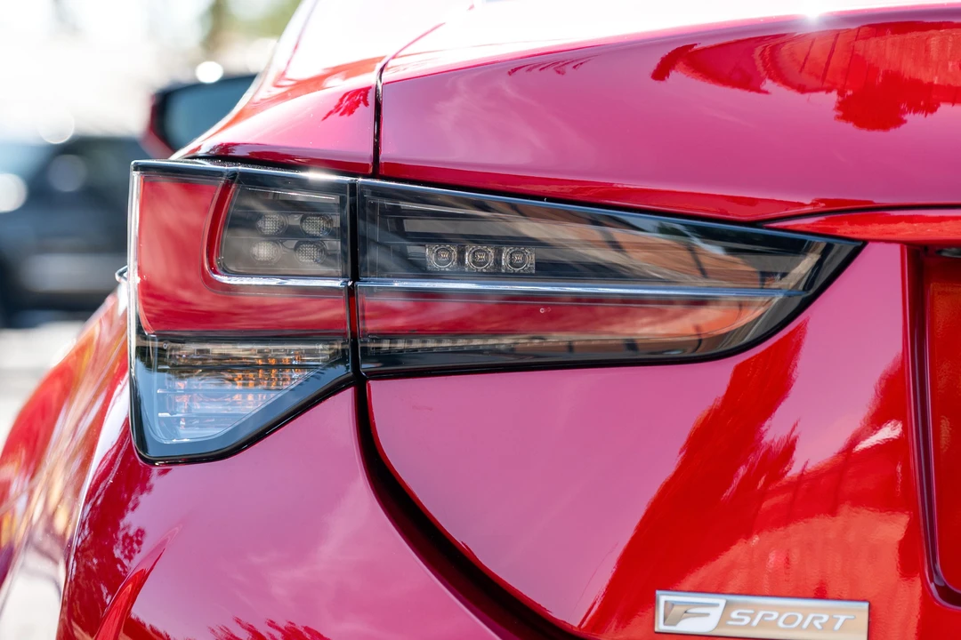 2019 Lexus RC F - Image 11 of 31