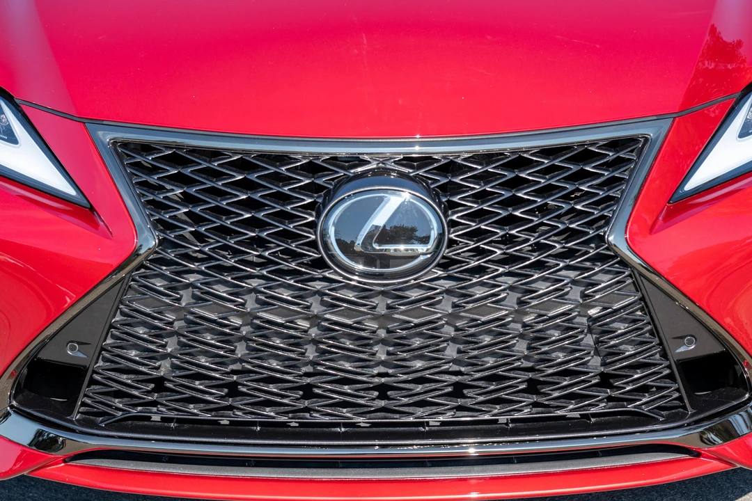 2019 Lexus RC F - Image 14 of 31