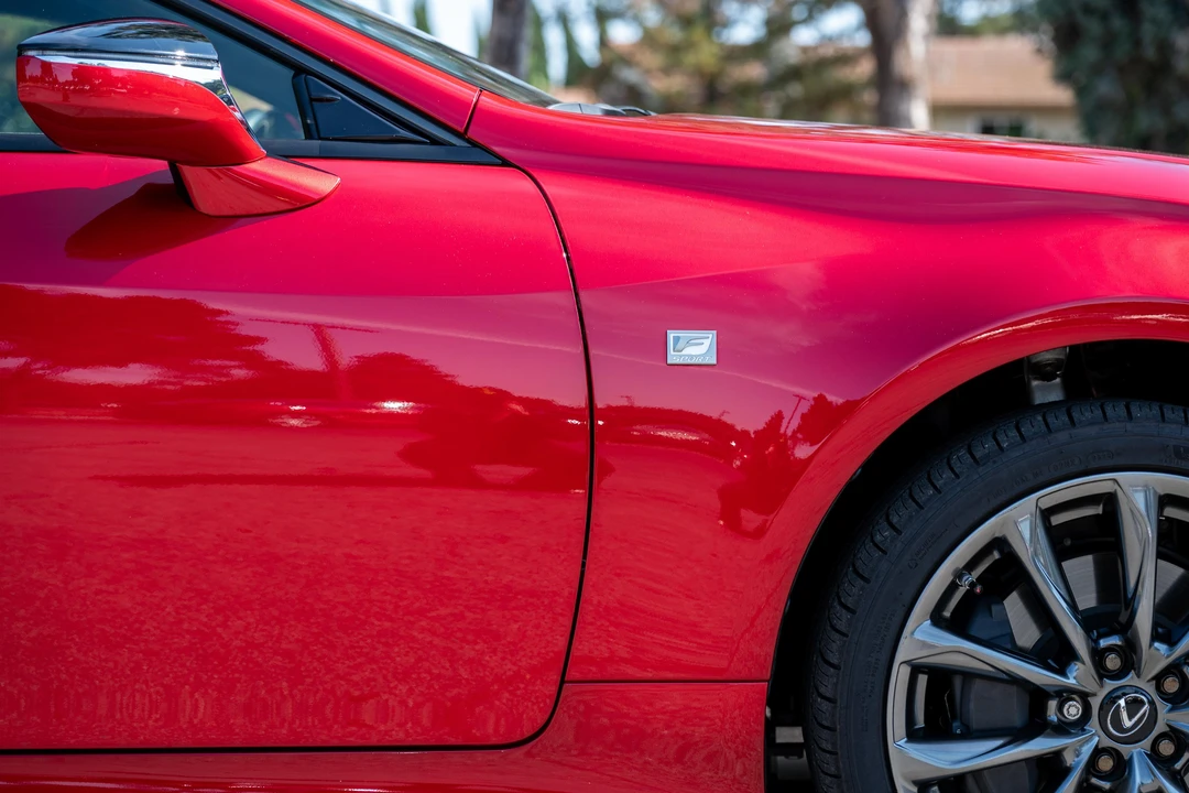 2019 Lexus RC F - Image 20 of 31