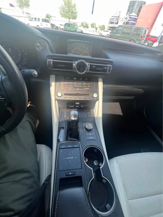 2019 Lexus RC - Image 8 of 8