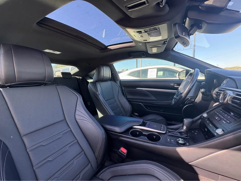 2019 Lexus RC - Image 2 of 6