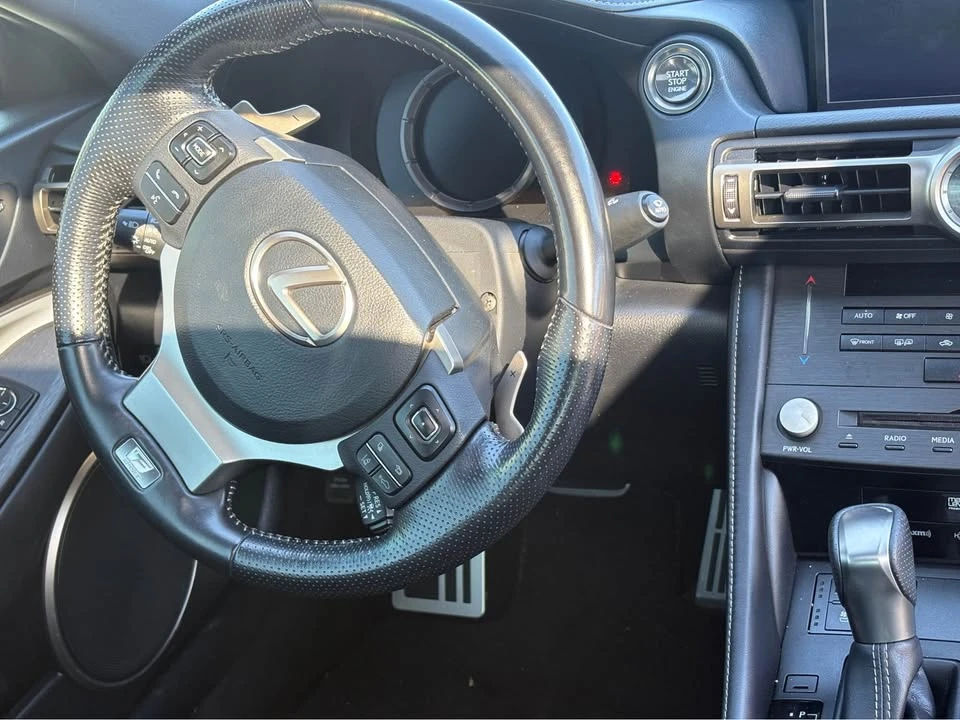 2019 Lexus RC - Image 3 of 6