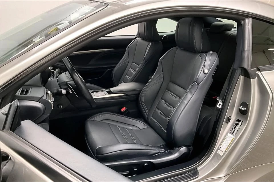 2019 Lexus RC - Image 10 of 16