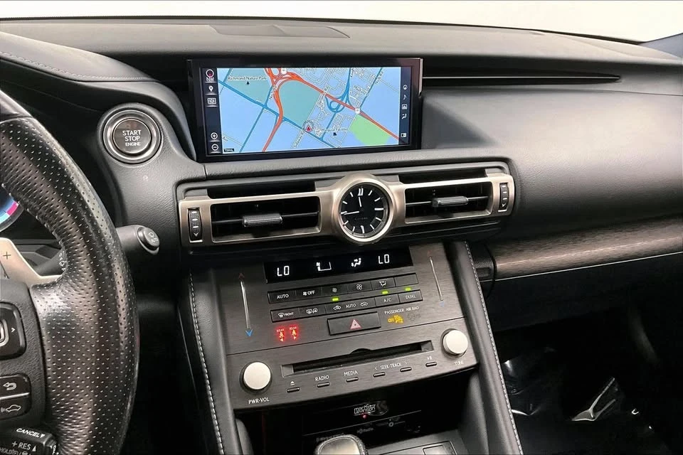 2019 Lexus RC - Image 12 of 16