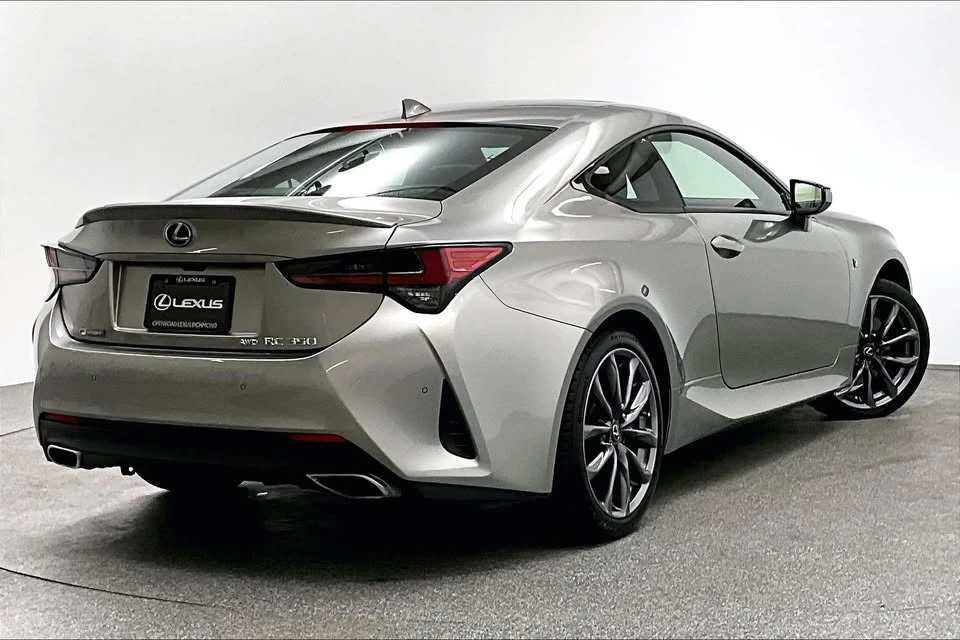 2019 Lexus RC - Image 9 of 16