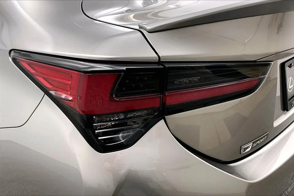 2019 Lexus RC - Image 7 of 16