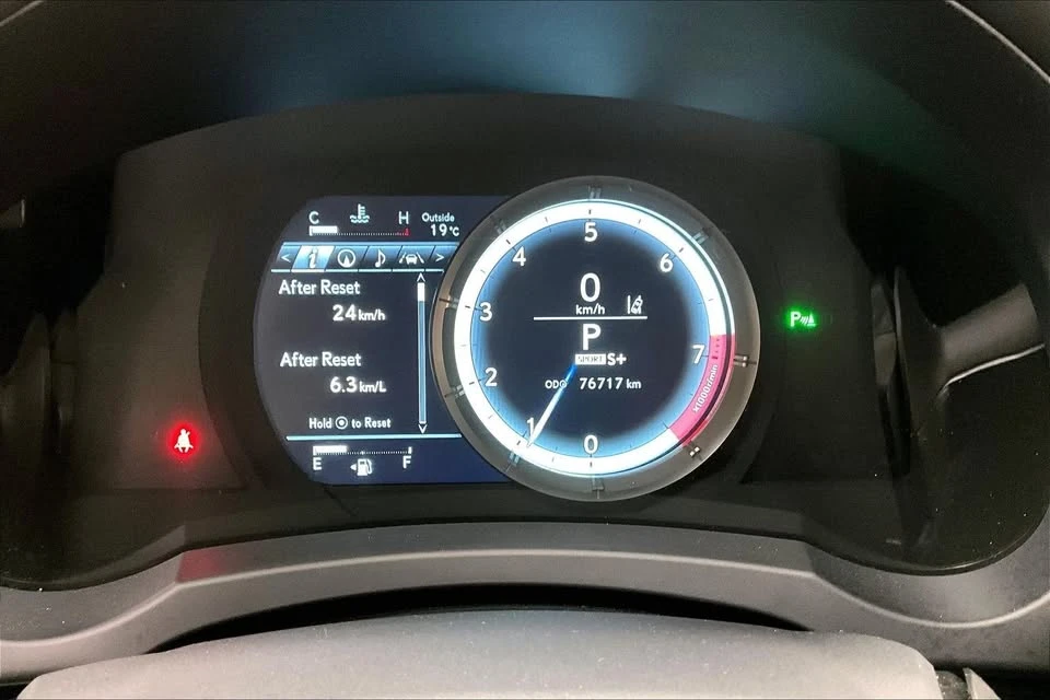 2019 Lexus RC - Image 13 of 16