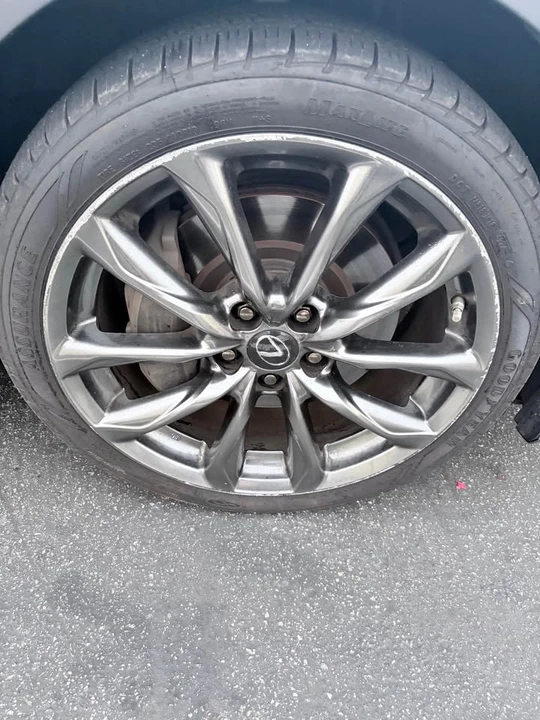 2019 Lexus RC - Image 16 of 17