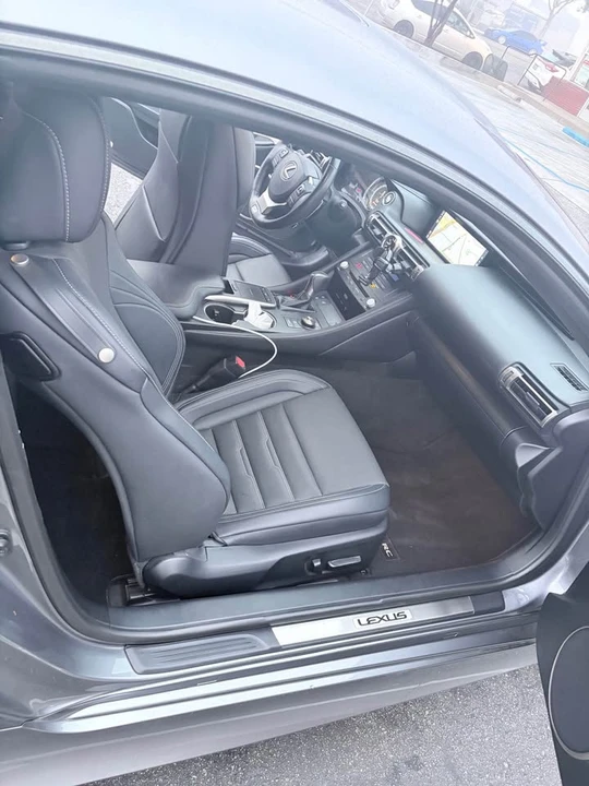 2019 Lexus RC - Image 11 of 17