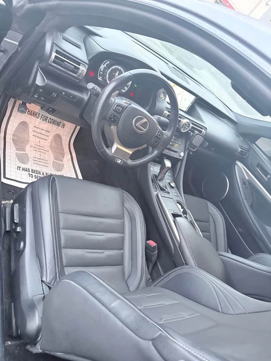 2019 Lexus RC - Image 8 of 17