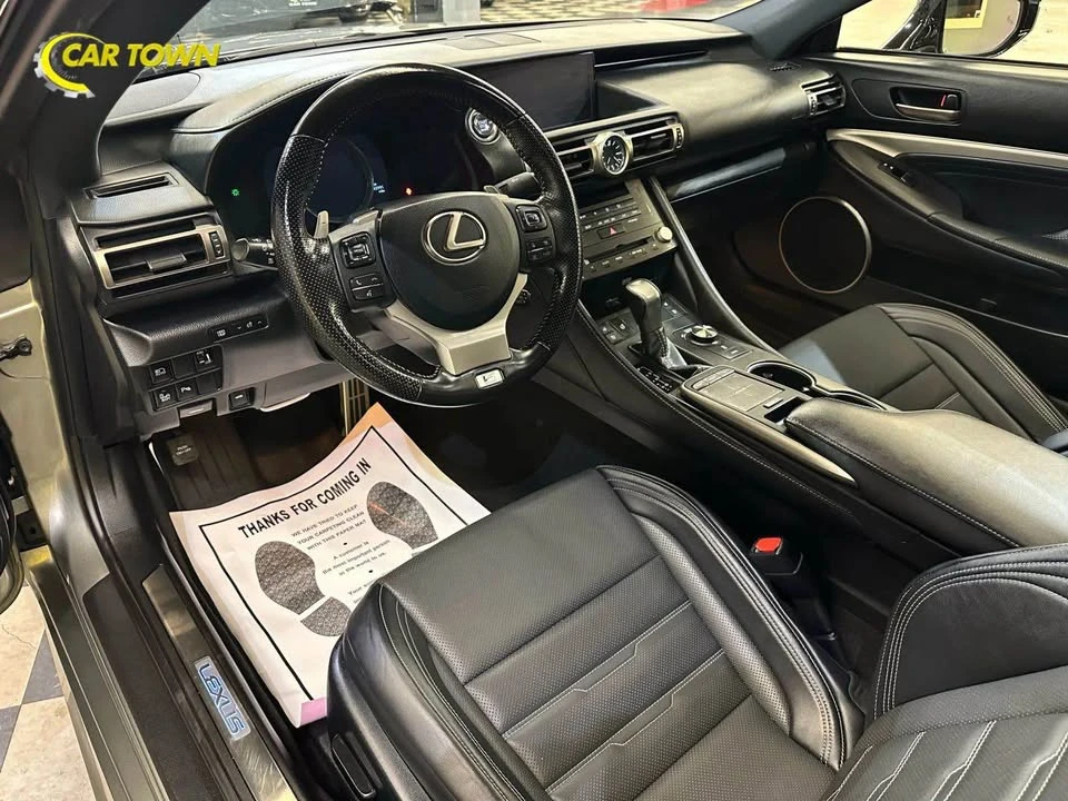 2019 Lexus RC - Image 8 of 12