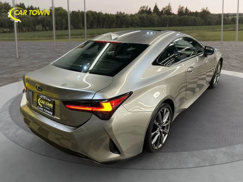 2019 Lexus RC - Image 6 of 12