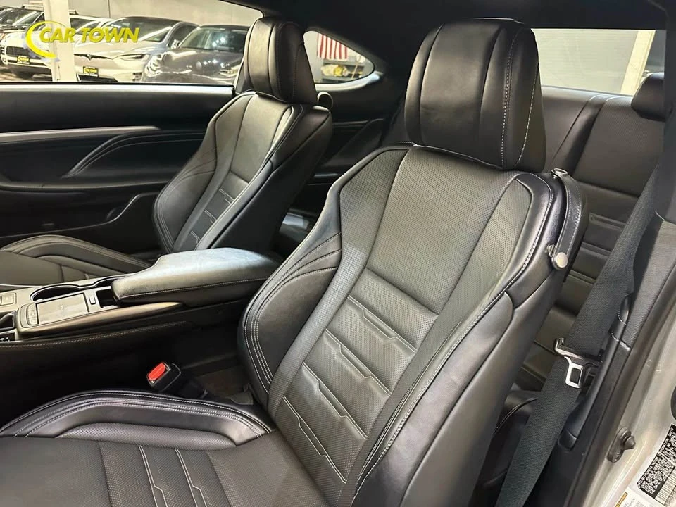 2019 Lexus RC - Image 9 of 12