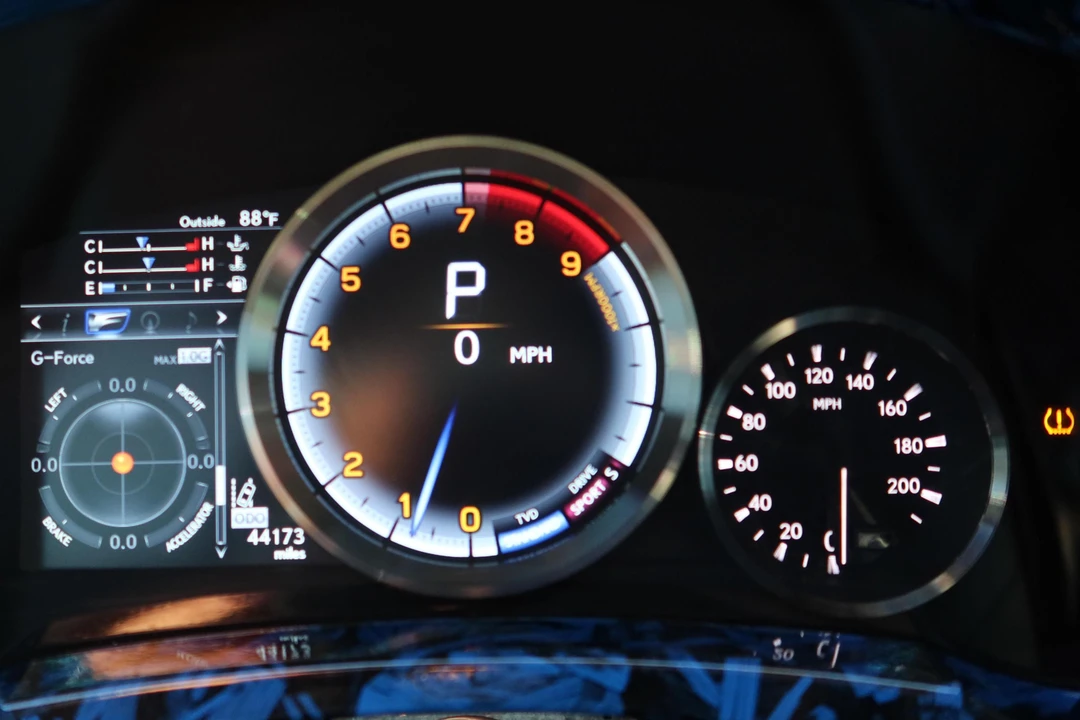 2019 Lexus RC F - Image 29 of 30