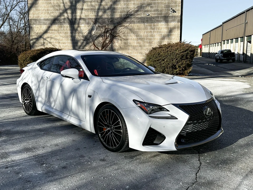 2019 Lexus RC F - Image 16 of 31