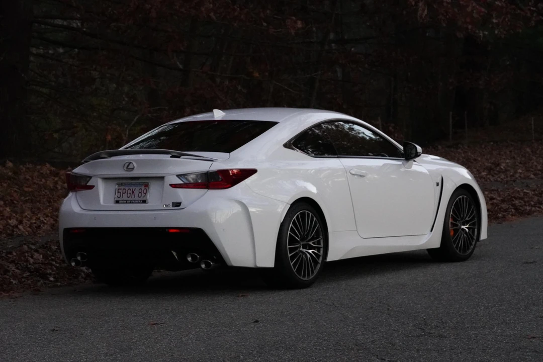2019 Lexus RC F - Image 15 of 31