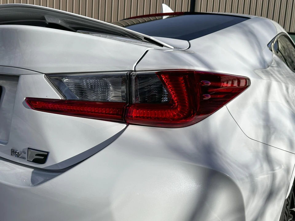 2019 Lexus RC F - Image 25 of 31