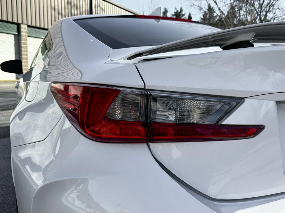 2019 Lexus RC F - Image 23 of 31