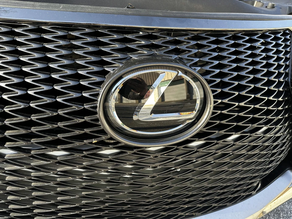 2019 Lexus RC F - Image 18 of 31