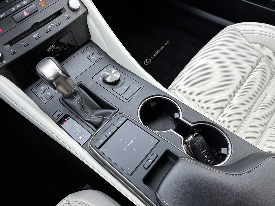 2019 Lexus RC F - Image 23 of 31