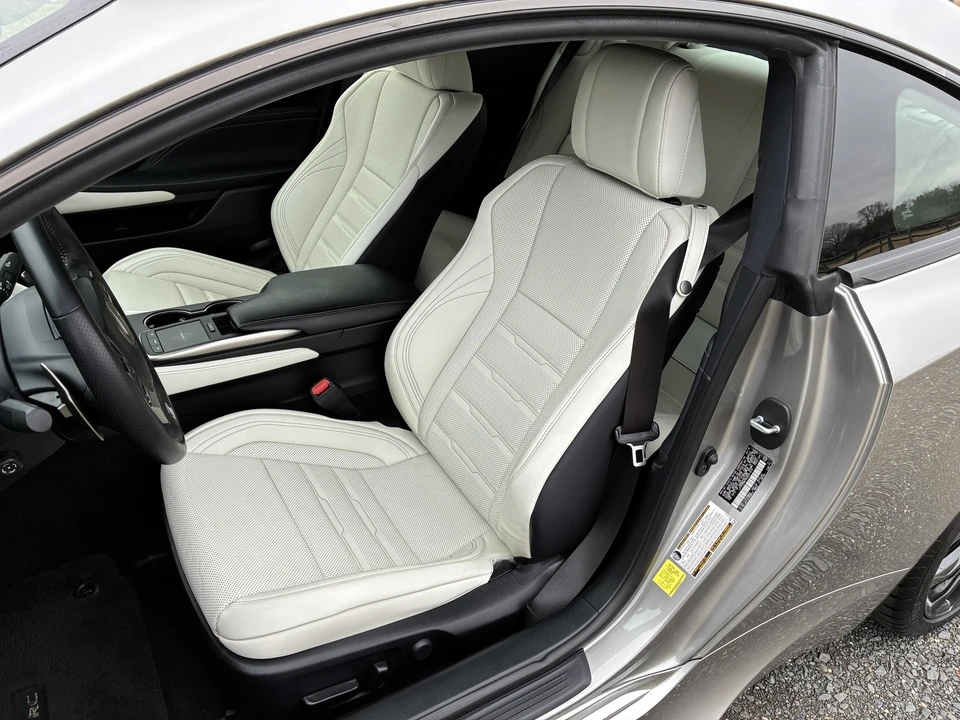 2019 Lexus RC F - Image 13 of 31
