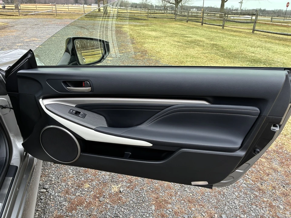 2019 Lexus RC F - Image 16 of 31
