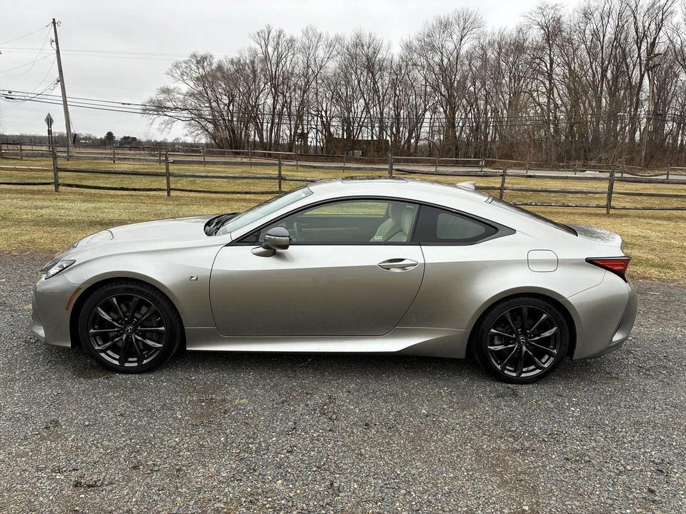 2019 Lexus RC F - Image 8 of 31