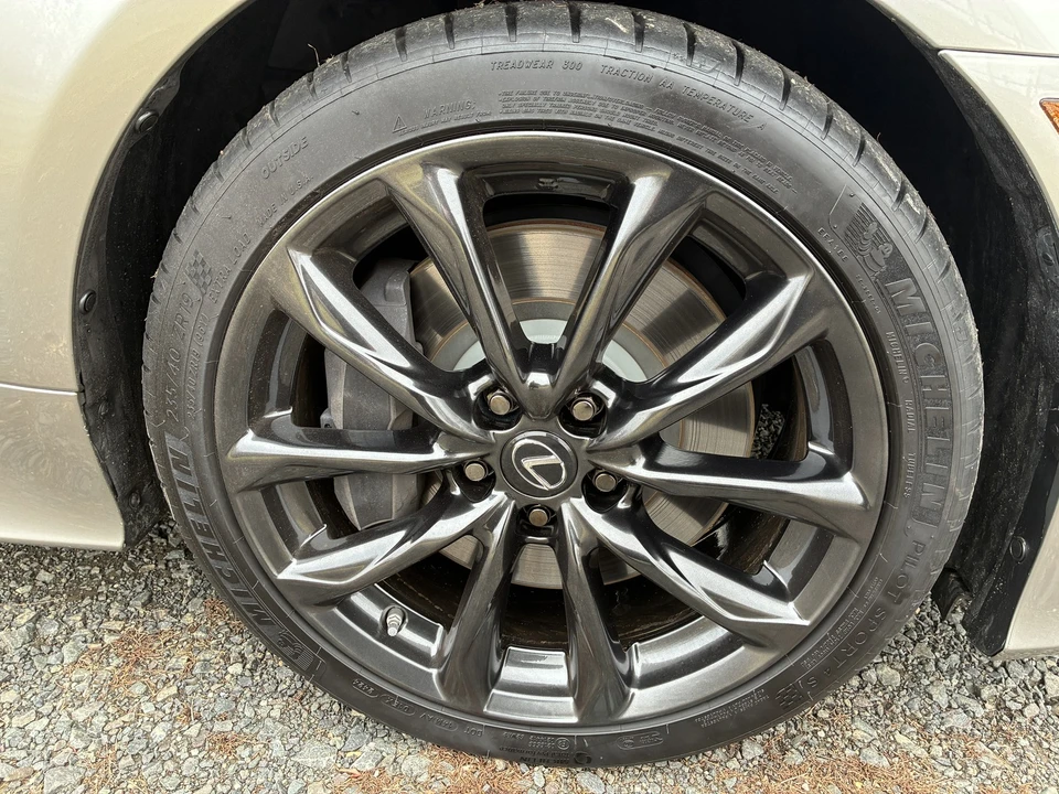 2019 Lexus RC F - Image 28 of 31