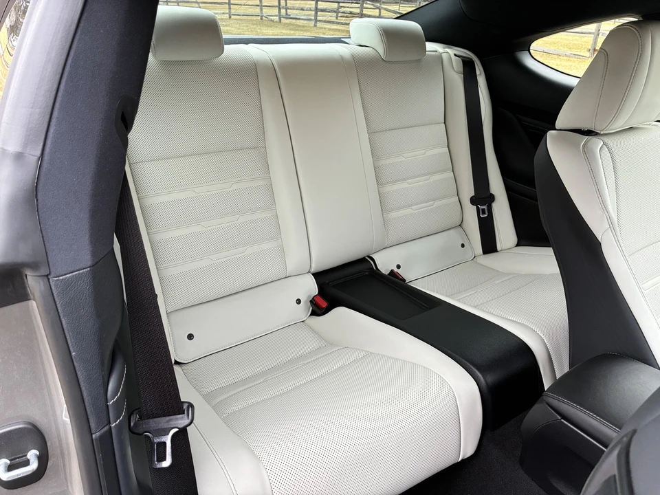 2019 Lexus RC F - Image 17 of 31