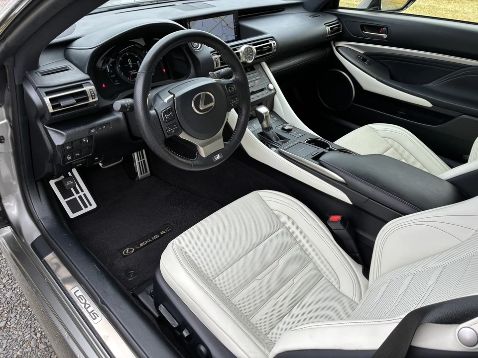 2019 Lexus RC F - Image 11 of 31