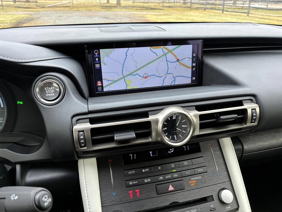 2019 Lexus RC F - Image 21 of 31